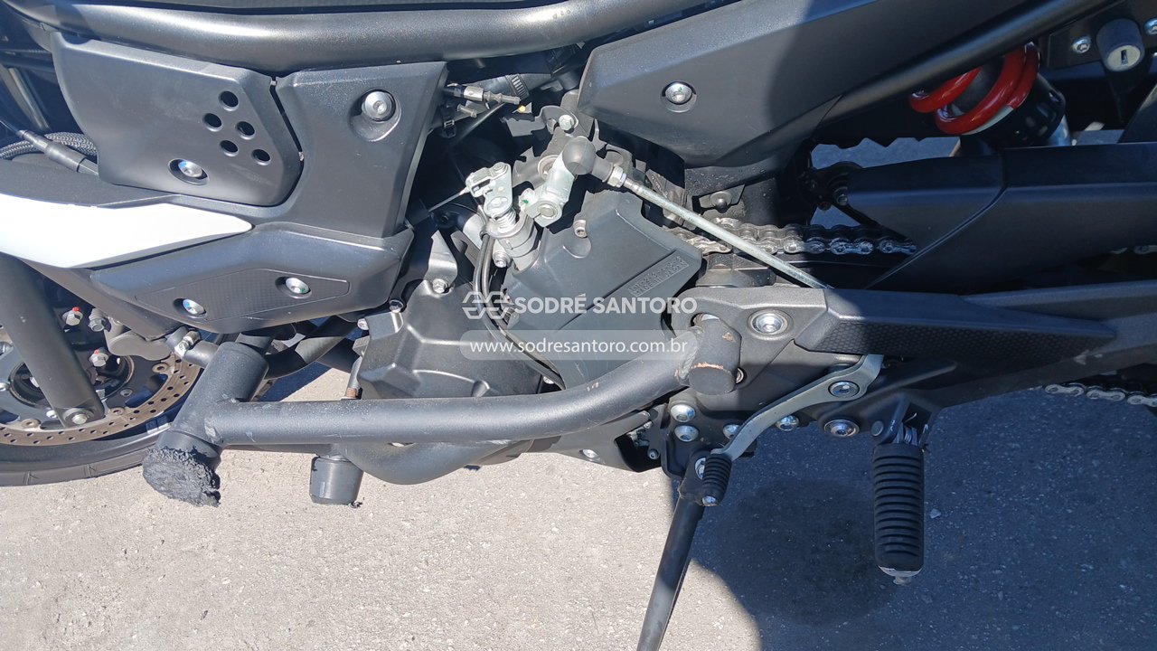 Foto 6 de 11: YAMAHA - XJ6 N 2011/2012