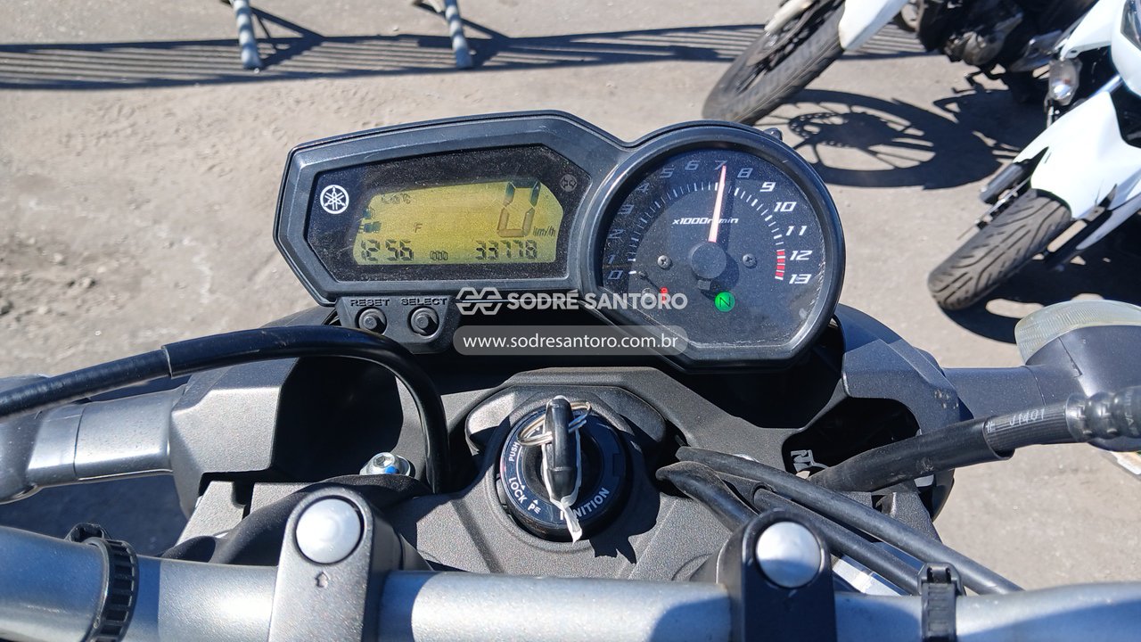 Foto 8 de 11: YAMAHA - XJ6 N 2011/2012