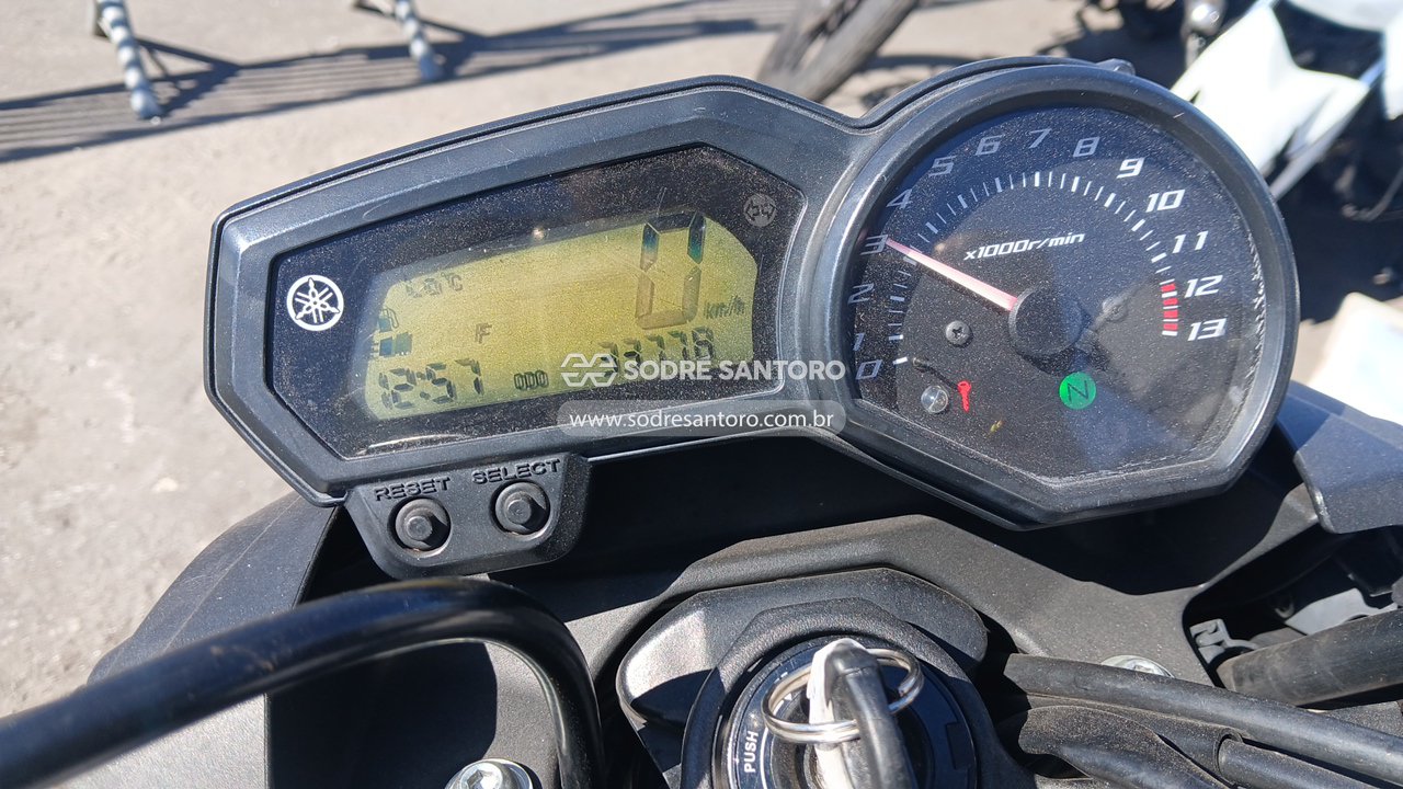 Foto 7 de 11: YAMAHA - XJ6 N 2011/2012