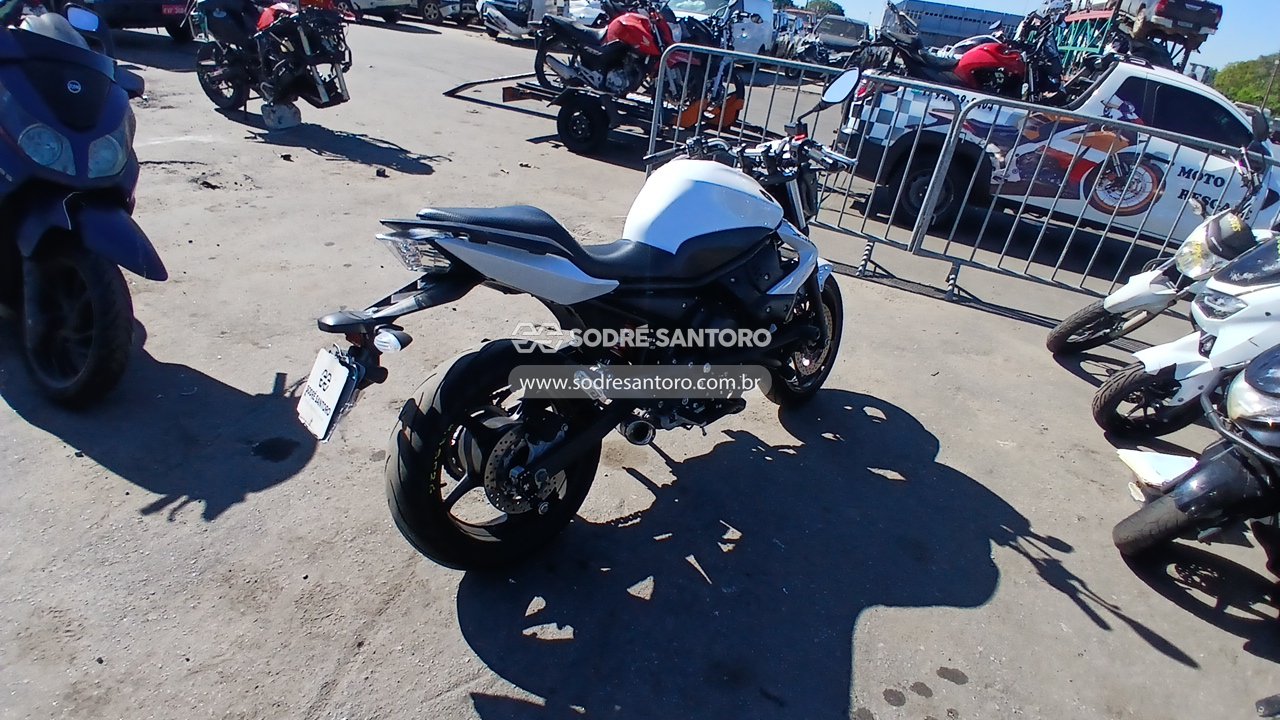 Foto 4: YAMAHA - XJ6 N 2011/2012