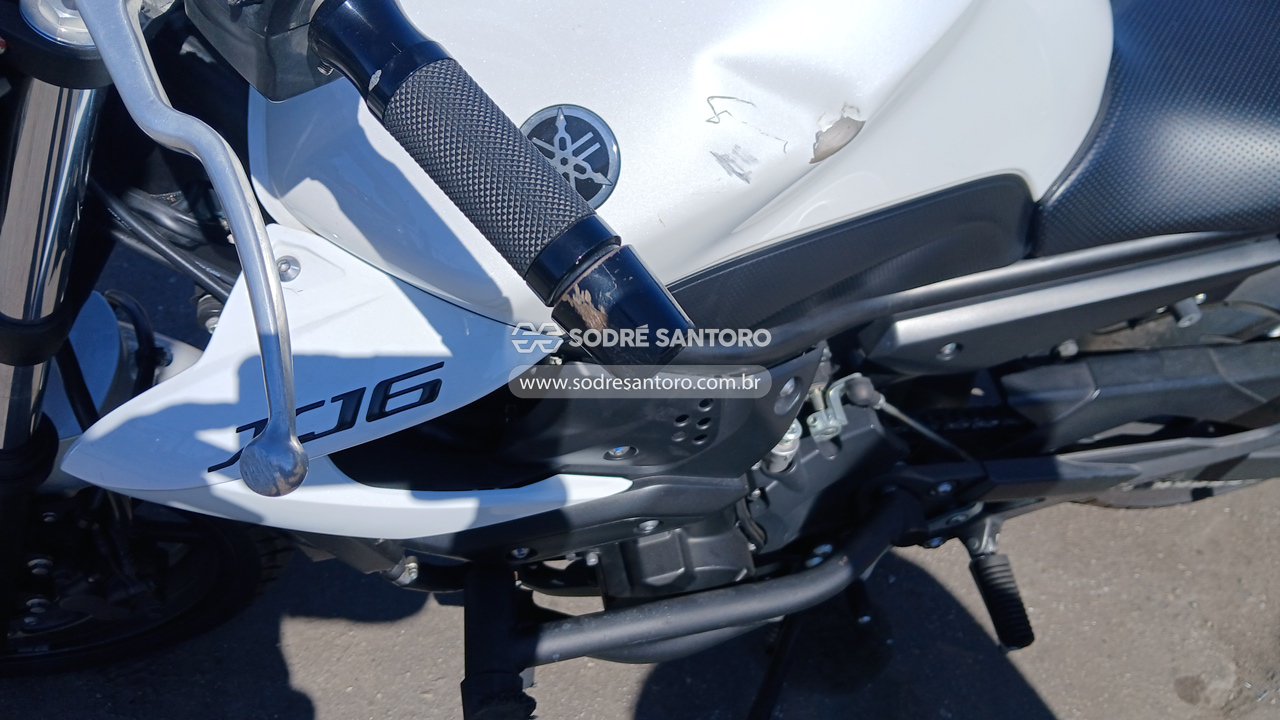 Foto 9 de 11: YAMAHA - XJ6 N 2011/2012