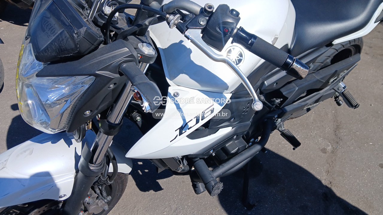 Foto 10 de 11: YAMAHA - XJ6 N 2011/2012