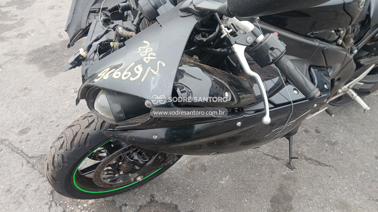 Foto 8 de 10: YAMAHA - YZF R1 2011/2012