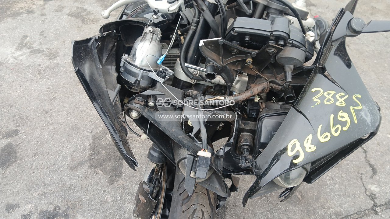 Foto 9 de 10: YAMAHA - YZF R1 2011/2012