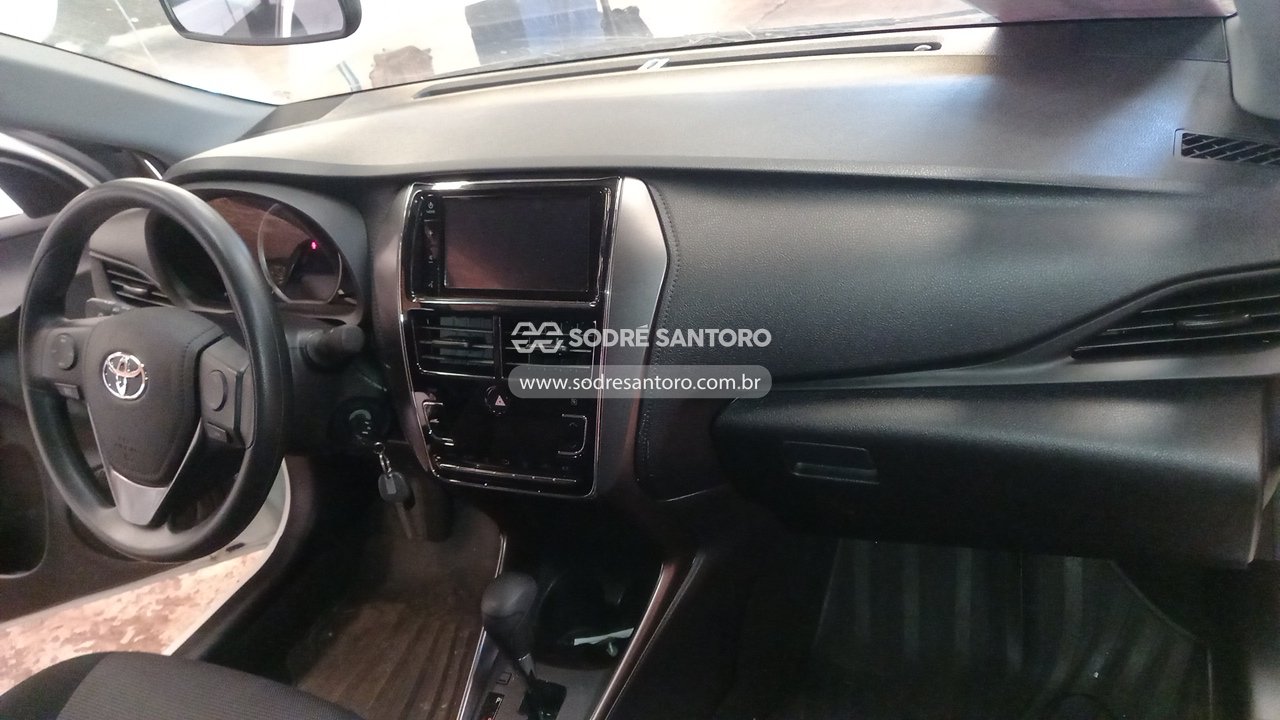 Foto 6 de 12: TOYOTA - YARIS SA XL15 2023/2023