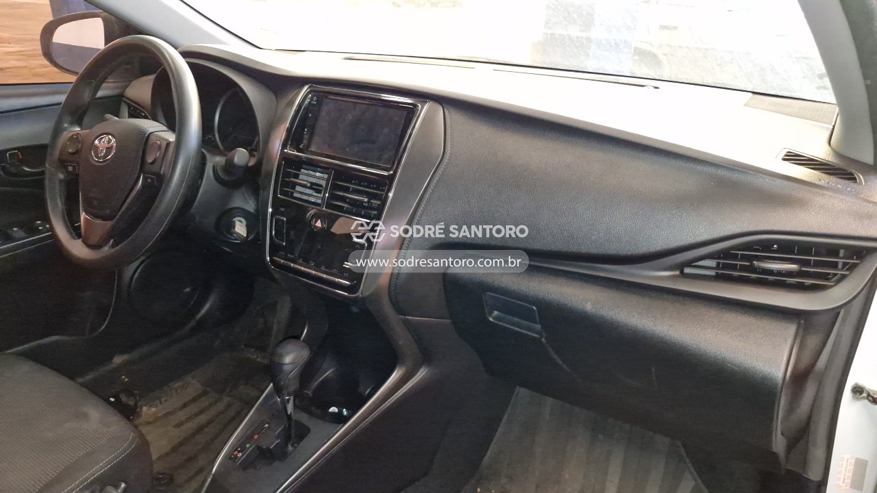Foto 6 de 13: TOYOTA - YARIS SA XL15 2023/2023