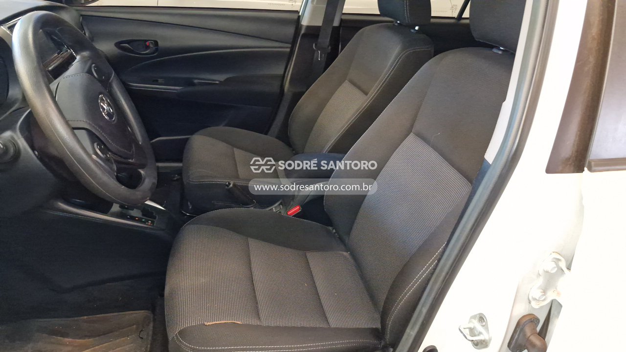 Foto 8 de 13: TOYOTA - YARIS SA XL15 2023/2023