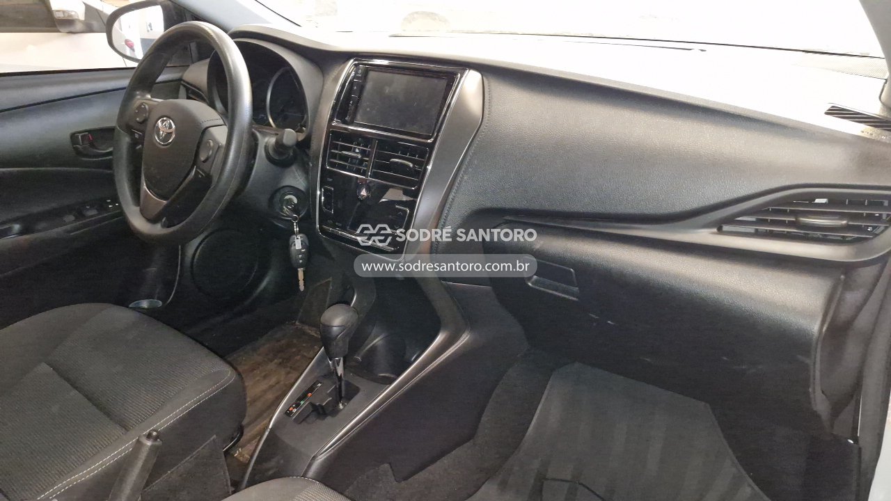 Foto 6 de 13: TOYOTA - YARIS SA XL15 2023/2023