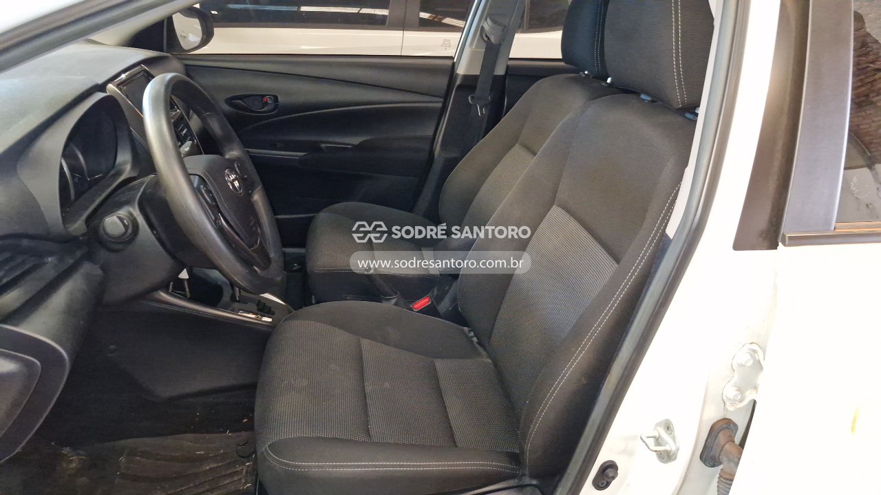 Foto 8 de 13: TOYOTA - YARIS SA XL15 2023/2023
