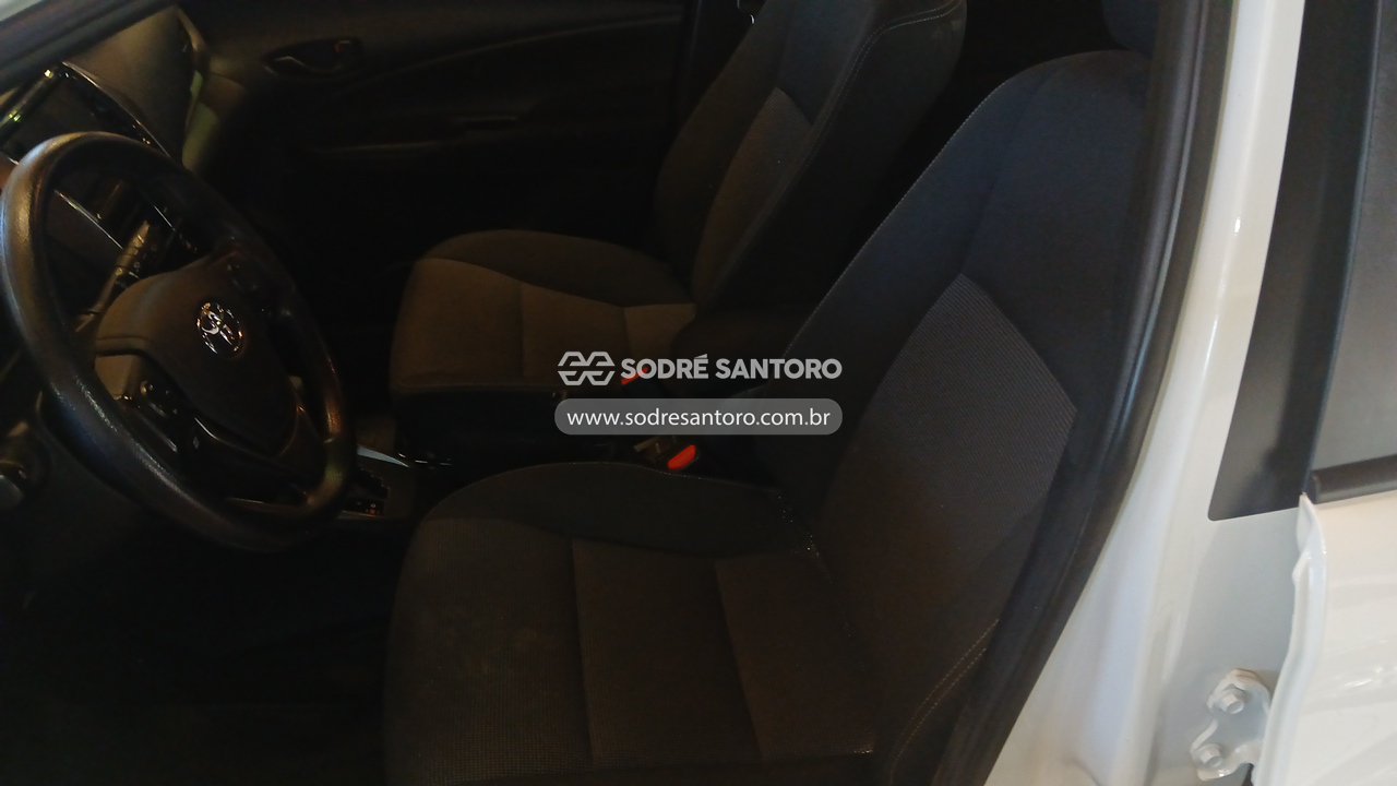 Foto 8 de 13: TOYOTA - YARIS HA XL15 2024/2025