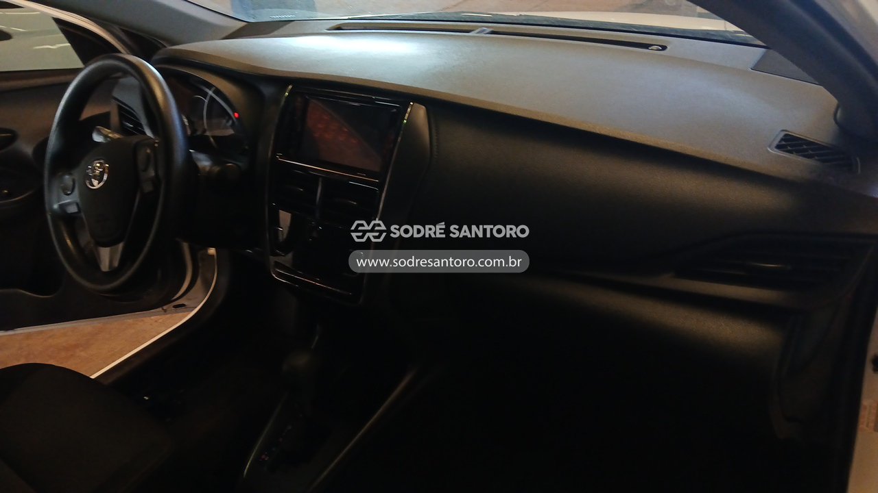 Foto 6 de 13: TOYOTA - YARIS SA XL15 2023/2023