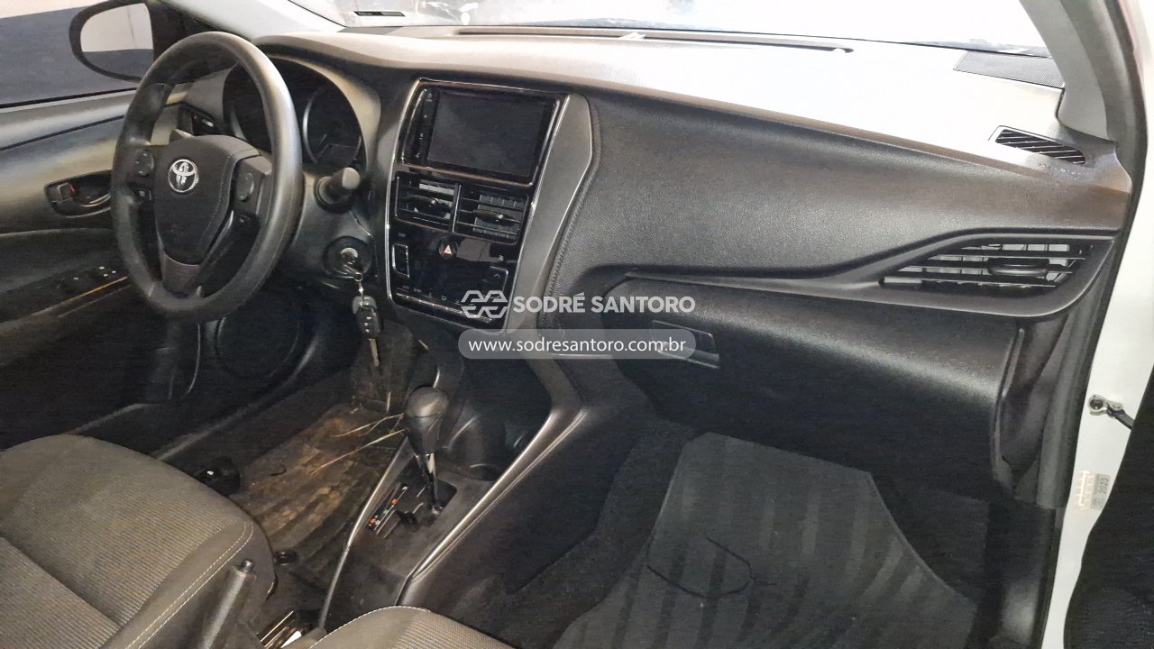 Foto 6 de 13: TOYOTA - YARIS SA XL15 2023/2023