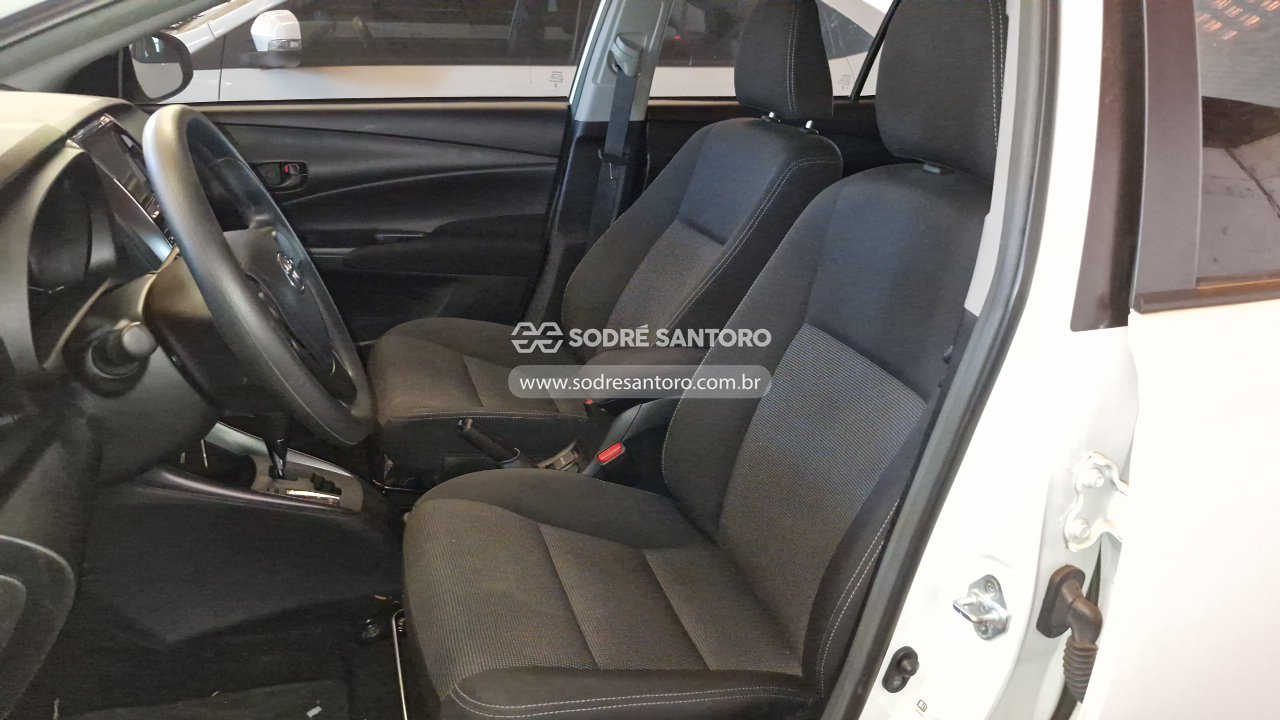 Foto 8 de 13: TOYOTA - YARIS SA XL15 2023/2023