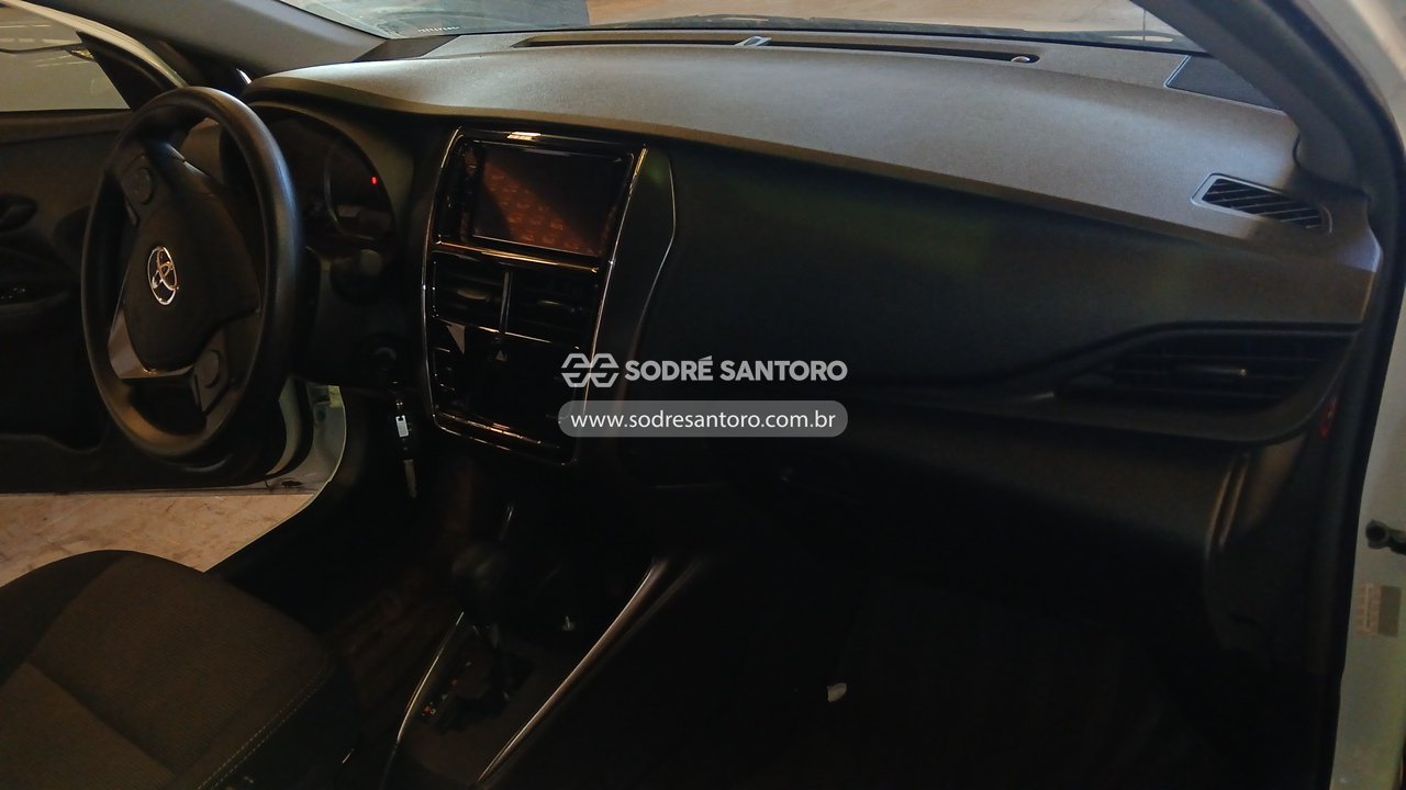 Foto 6 de 11: TOYOTA - YARIS SA XL15 2023/2023