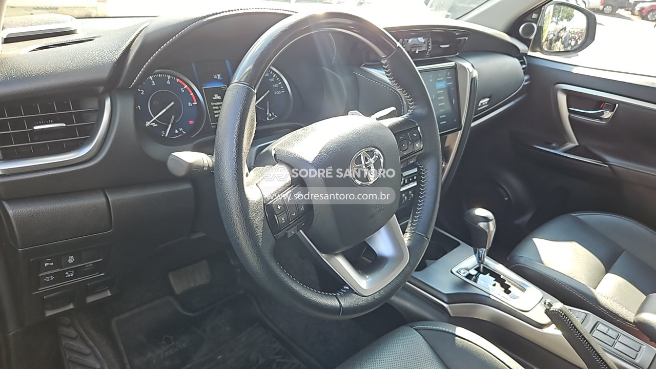 Foto 11 de 13: TOYOTA - HILUX 2023/2024