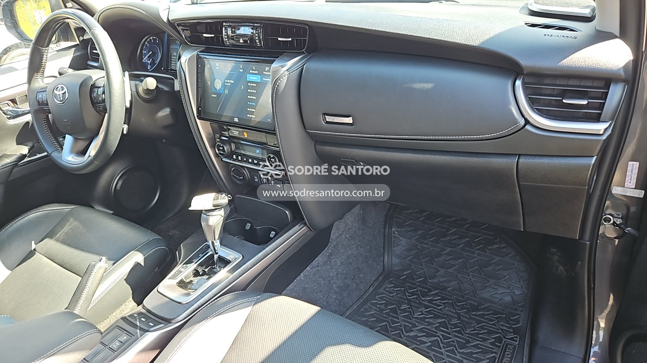 Foto 8 de 13: TOYOTA - HILUX 2023/2024