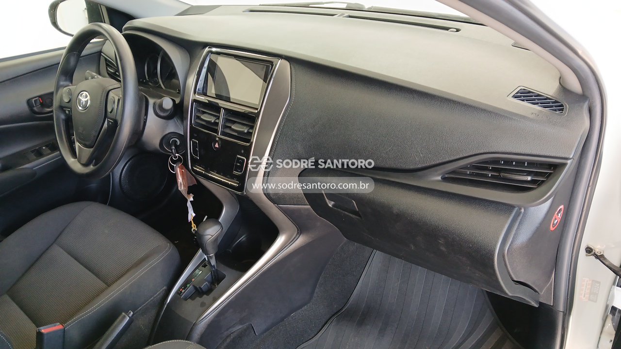 Foto 8 de 13: TOYOTA - YARIS SA XL15 2024/2025