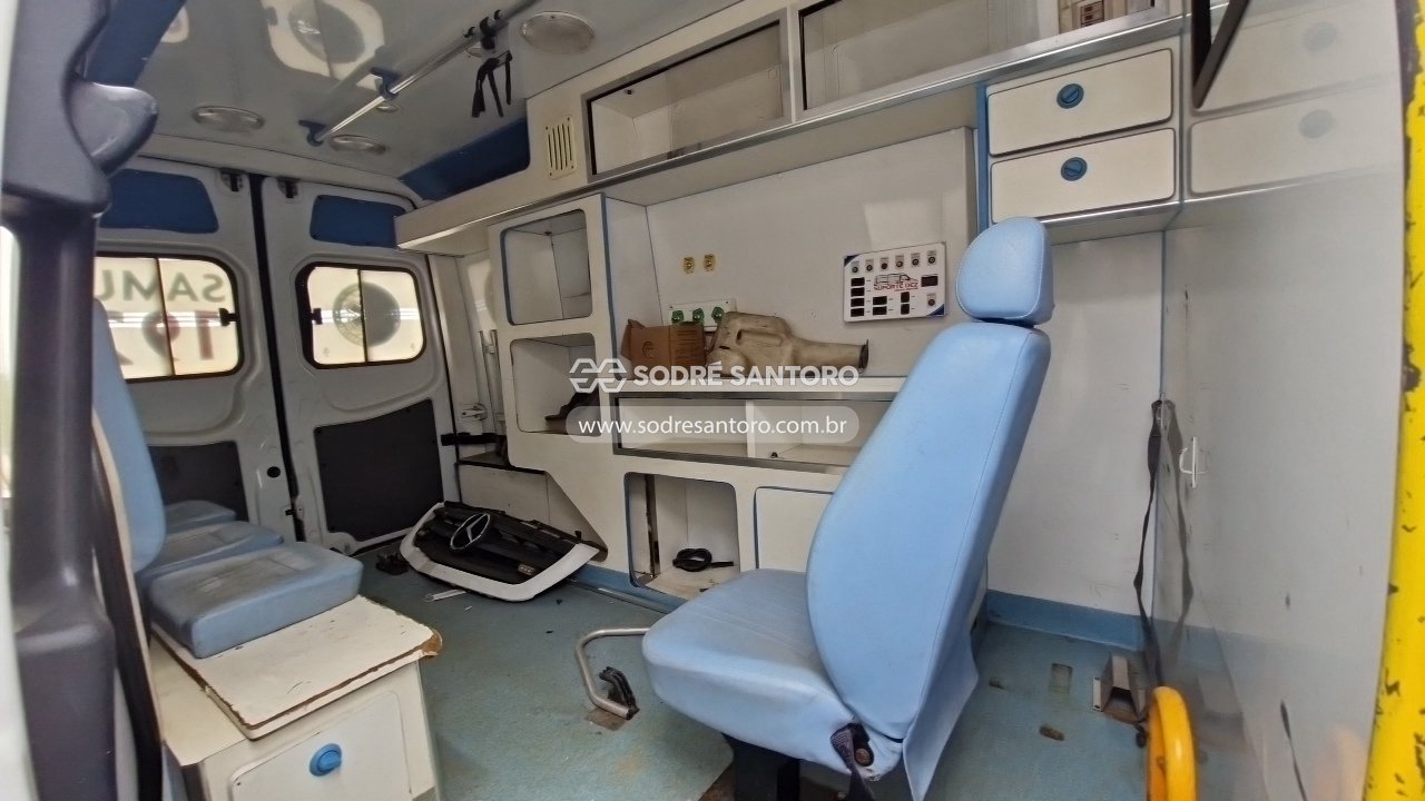 Foto 11 de 13: MERCEDES-BENZ - 415 REVESC AMB 2019/2019