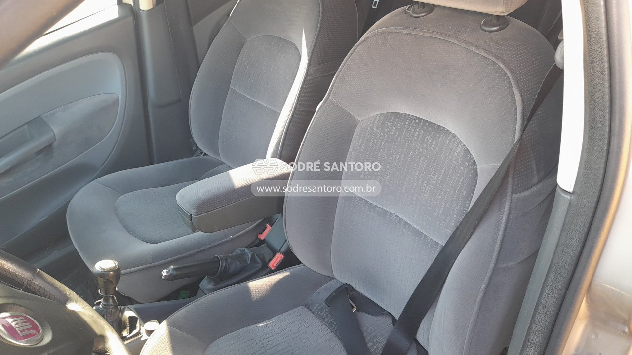 Foto 8 de 13: FIAT - LINEA HLX 1.9 2009/2010