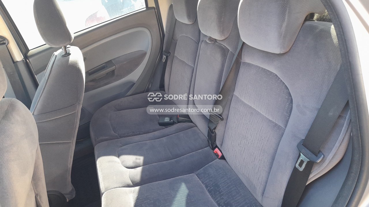 Foto 9 de 13: FIAT - LINEA HLX 1.9 2009/2010
