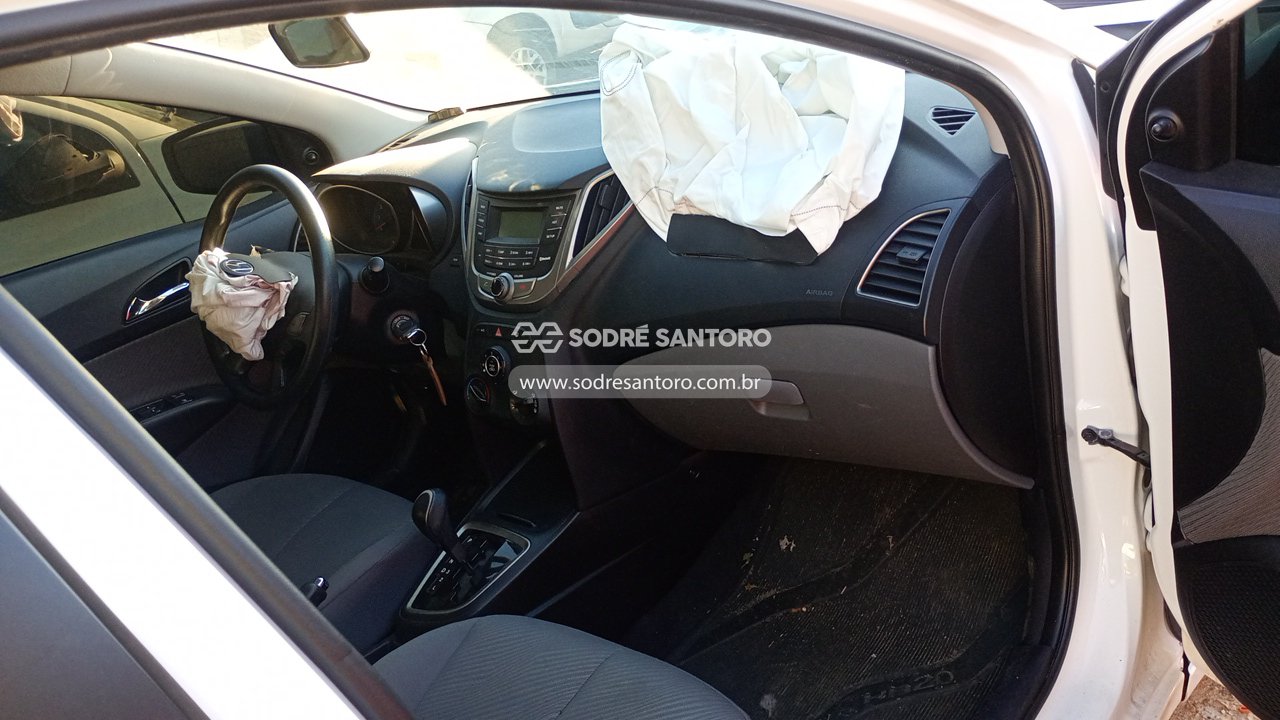Foto 8 de 13: HYUNDAI - HB20S 1.6A COMF 2015/2015