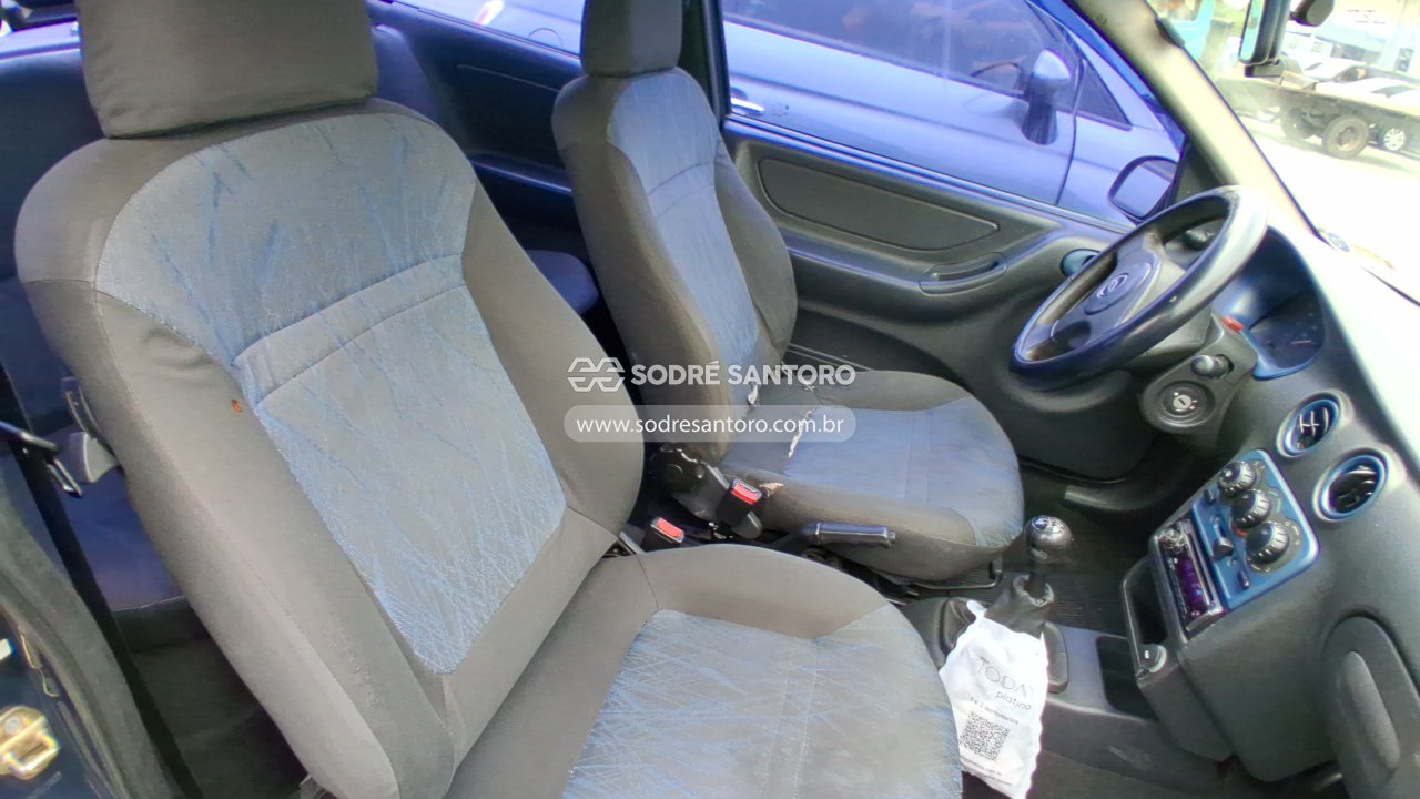 Foto 9 de 10: CHEVROLET - CELTA 2003/2004