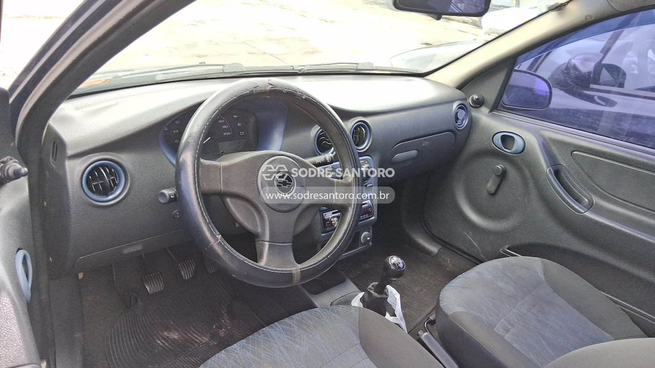 Foto 6 de 10: CHEVROLET - CELTA 2003/2004
