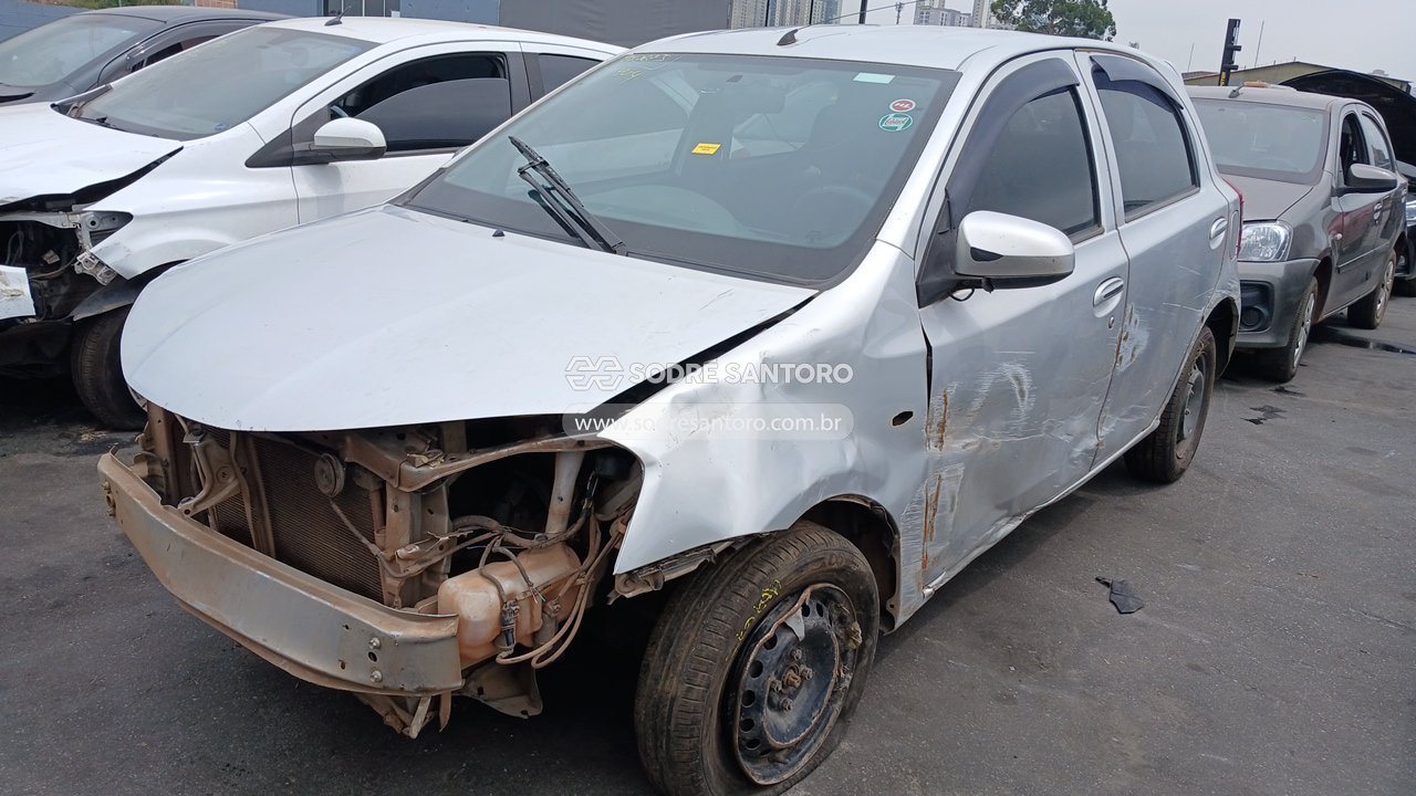 Foto 3: TOYOTA - ETIOS HB X 2014/2014