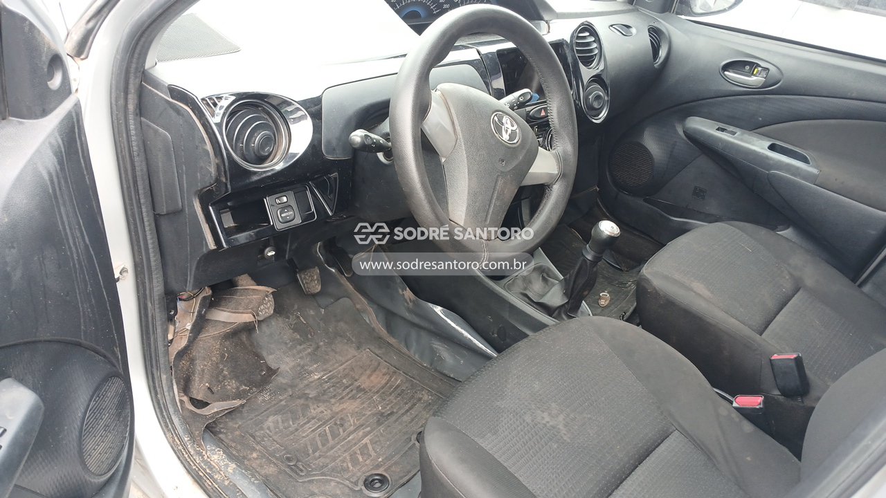 Foto 6 de 13: TOYOTA - ETIOS HB X 2014/2014