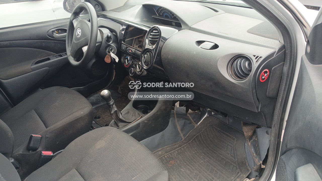 Foto 7 de 13: TOYOTA - ETIOS HB X 2014/2014