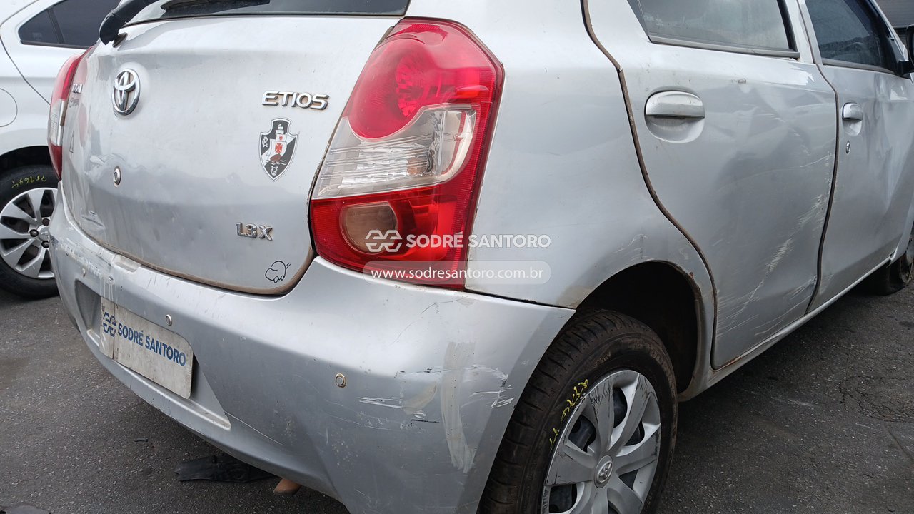 Foto 10 de 13: TOYOTA - ETIOS HB X 2014/2014