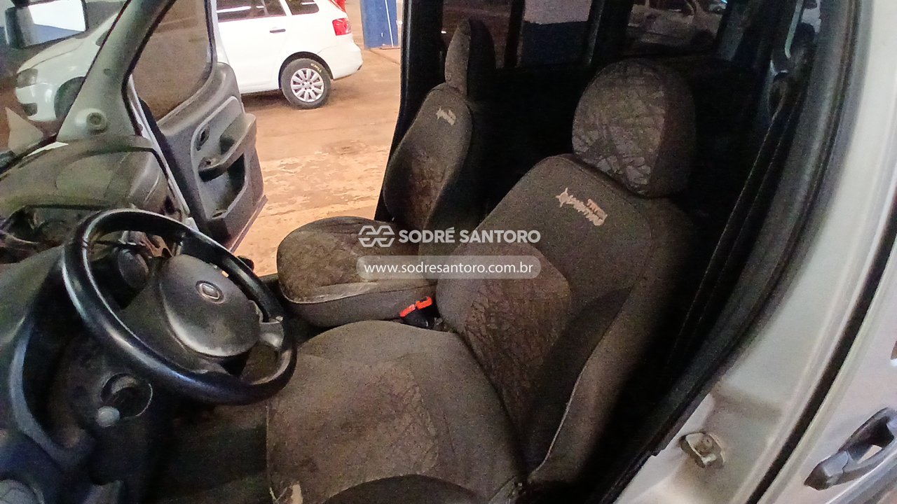 Foto 8 de 13: FIAT - DOBLO ADV 1.8 FLEX 2014/2014