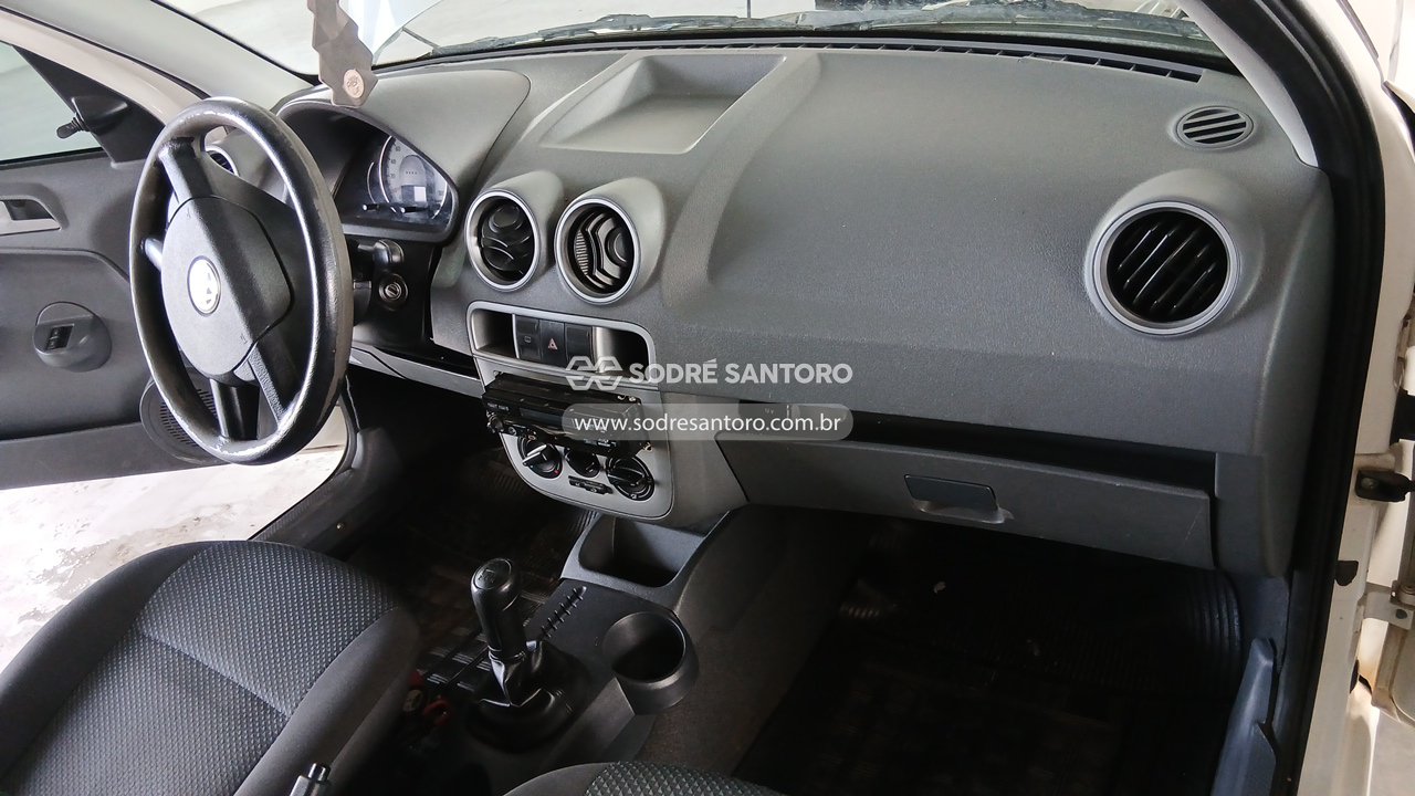 Foto 8 de 13: VOLKSWAGEN - GOL 1.0 2013/2014