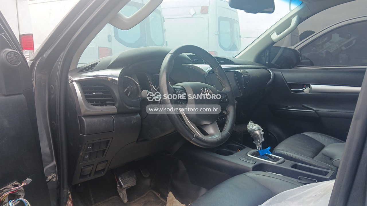 Foto 6 de 9: TOYOTA - HILUX 2024/2024