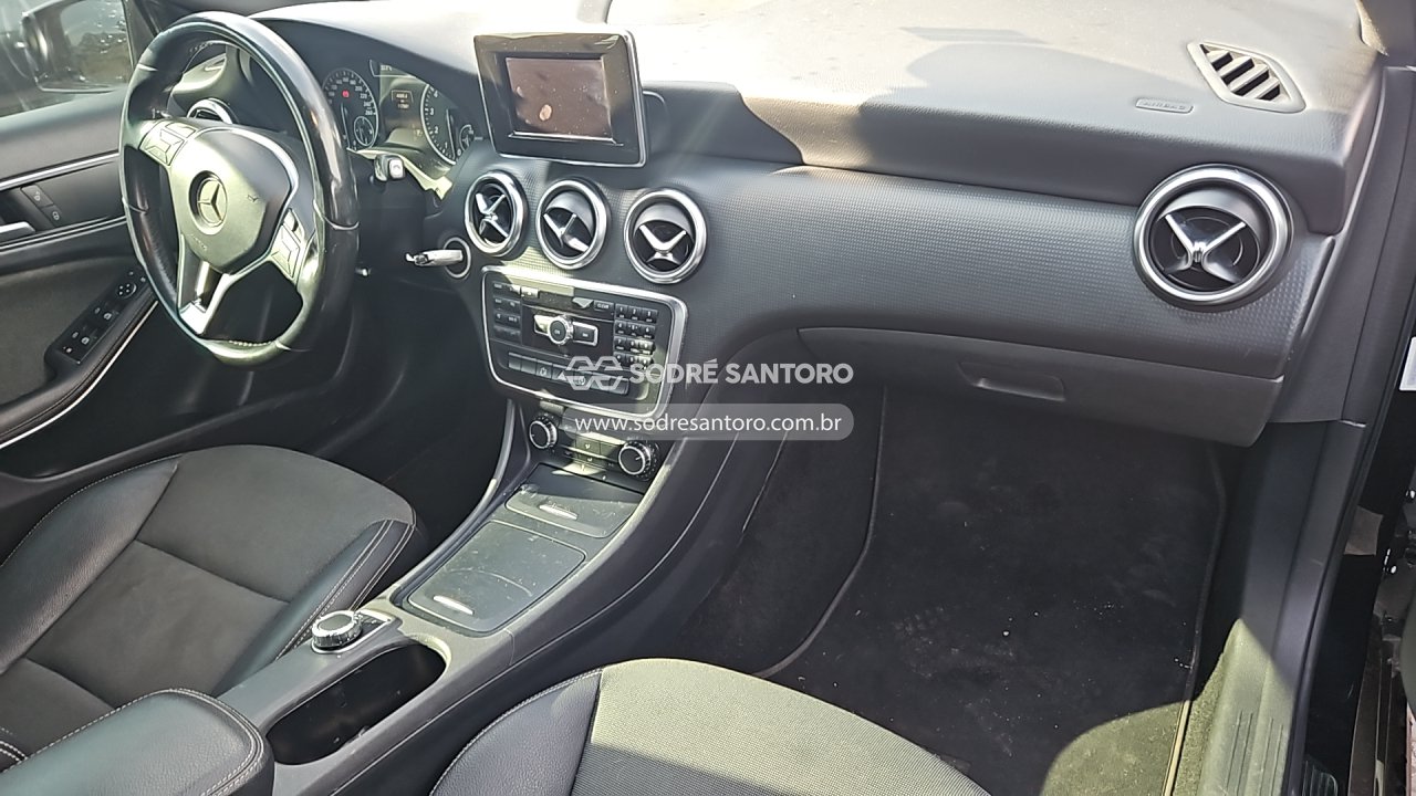 Foto 8 de 13: MERCEDES-BENZ - A200 FF 2015/2015