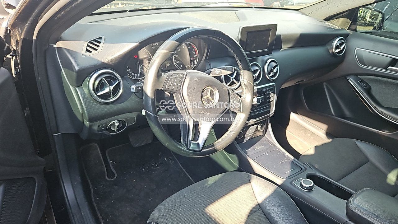 Foto 6 de 13: MERCEDES-BENZ - A200 FF 2015/2015