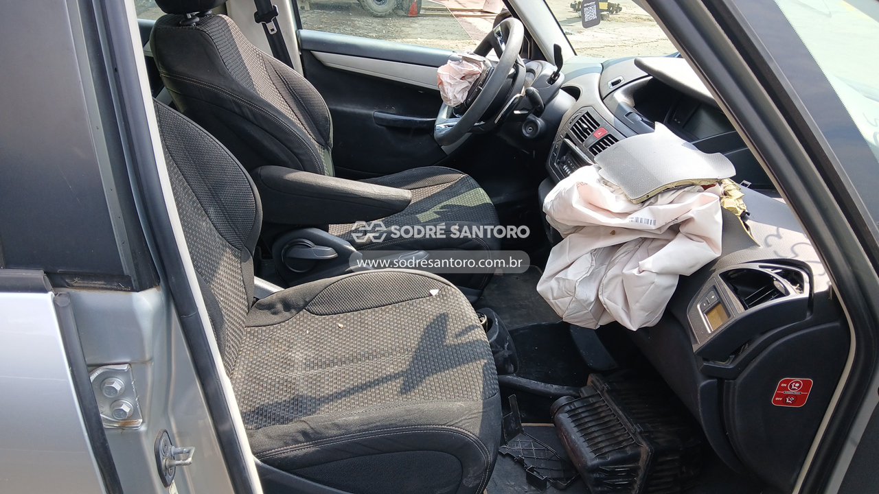 Foto 8 de 11: CITROEN - C4 PIC GLXA 2011/2011