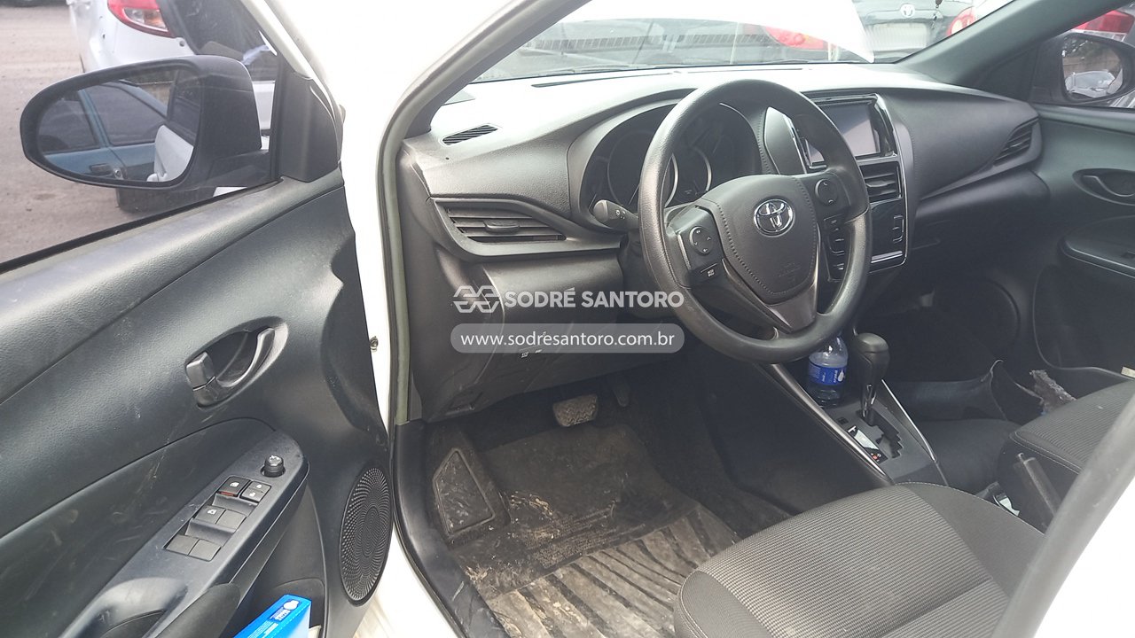 Foto 6 de 13: TOYOTA - YARIS HA XL15 2022/2023