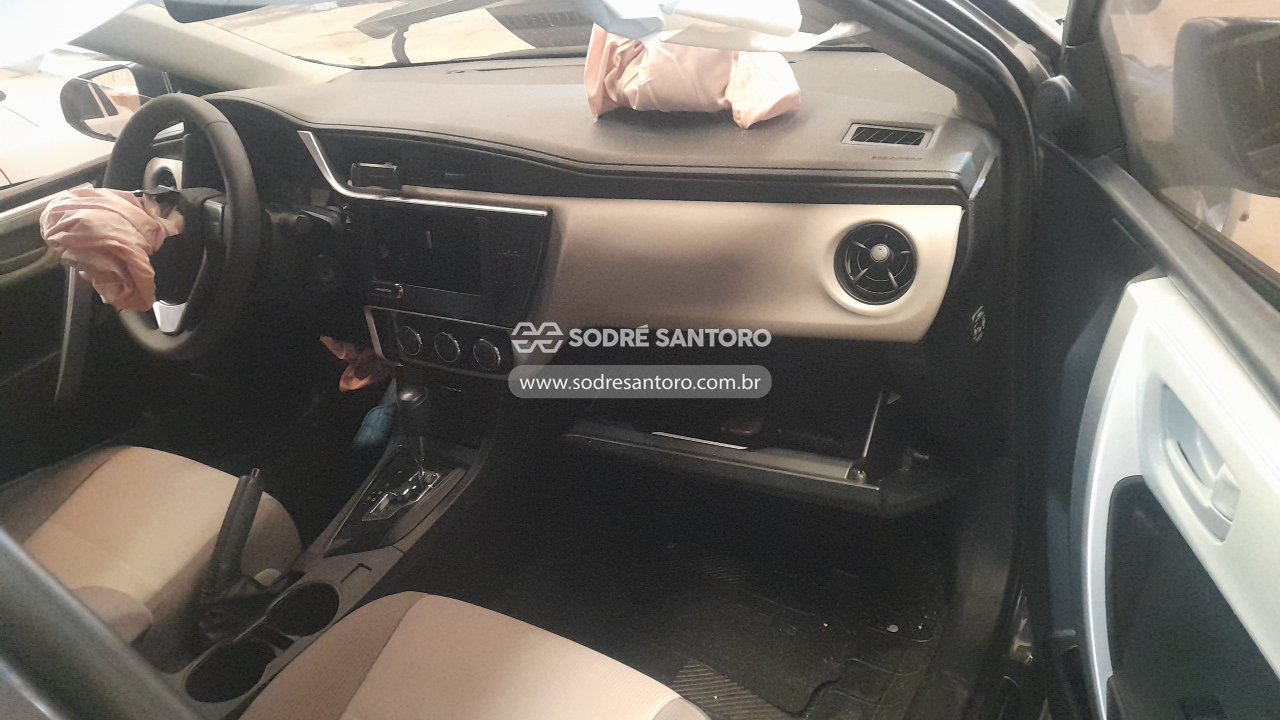 Foto 8 de 13: TOYOTA - COROLLA GLI18 CVT 2017/2018