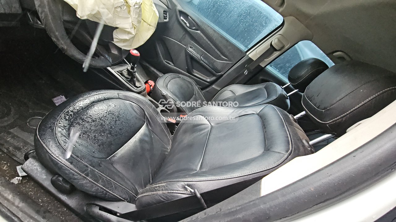 Foto 9 de 13: CHEVROLET - ONIX 1.4MT LT 2014/2015