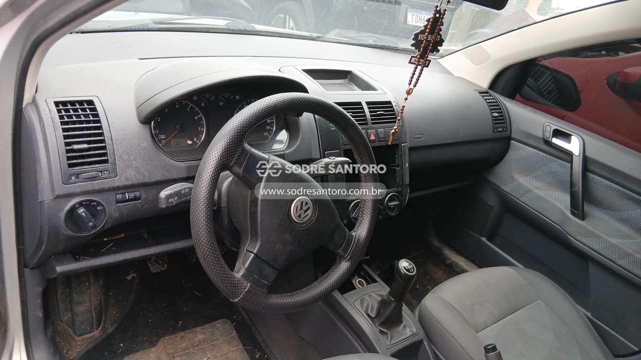 Foto 6 de 13: VOLKSWAGEN - POLO SEDAN 1.6 2010/2010