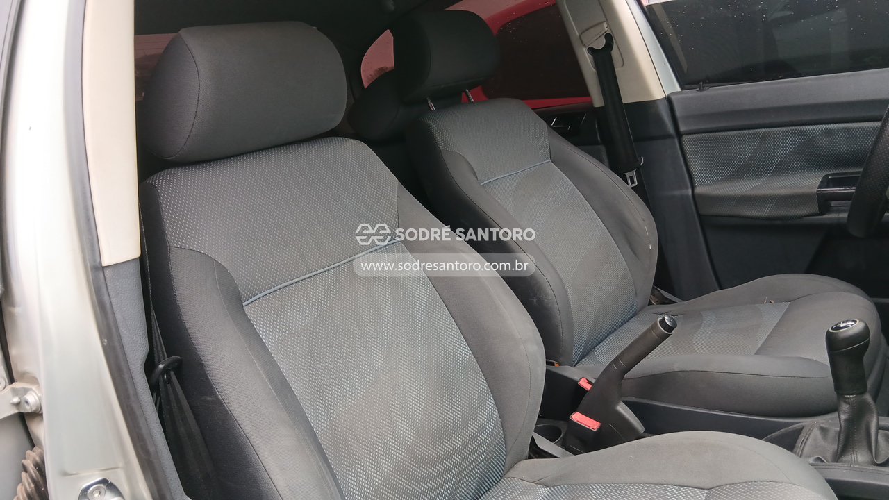 Foto 9 de 13: VOLKSWAGEN - POLO SEDAN 1.6 2010/2010
