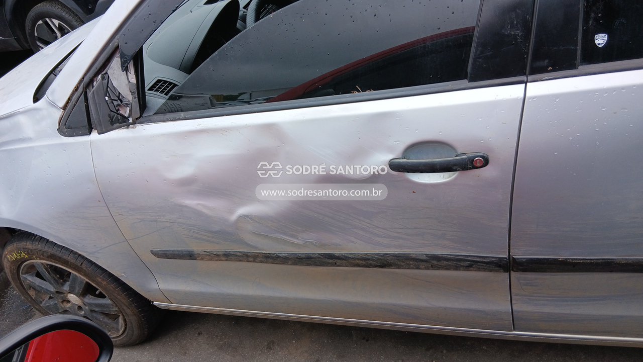 Foto 11 de 13: VOLKSWAGEN - POLO SEDAN 1.6 2010/2010