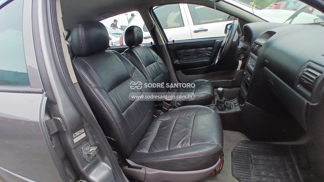 Foto 9 de 13: CHEVROLET - ASTRA HATCH CD 2004/2004