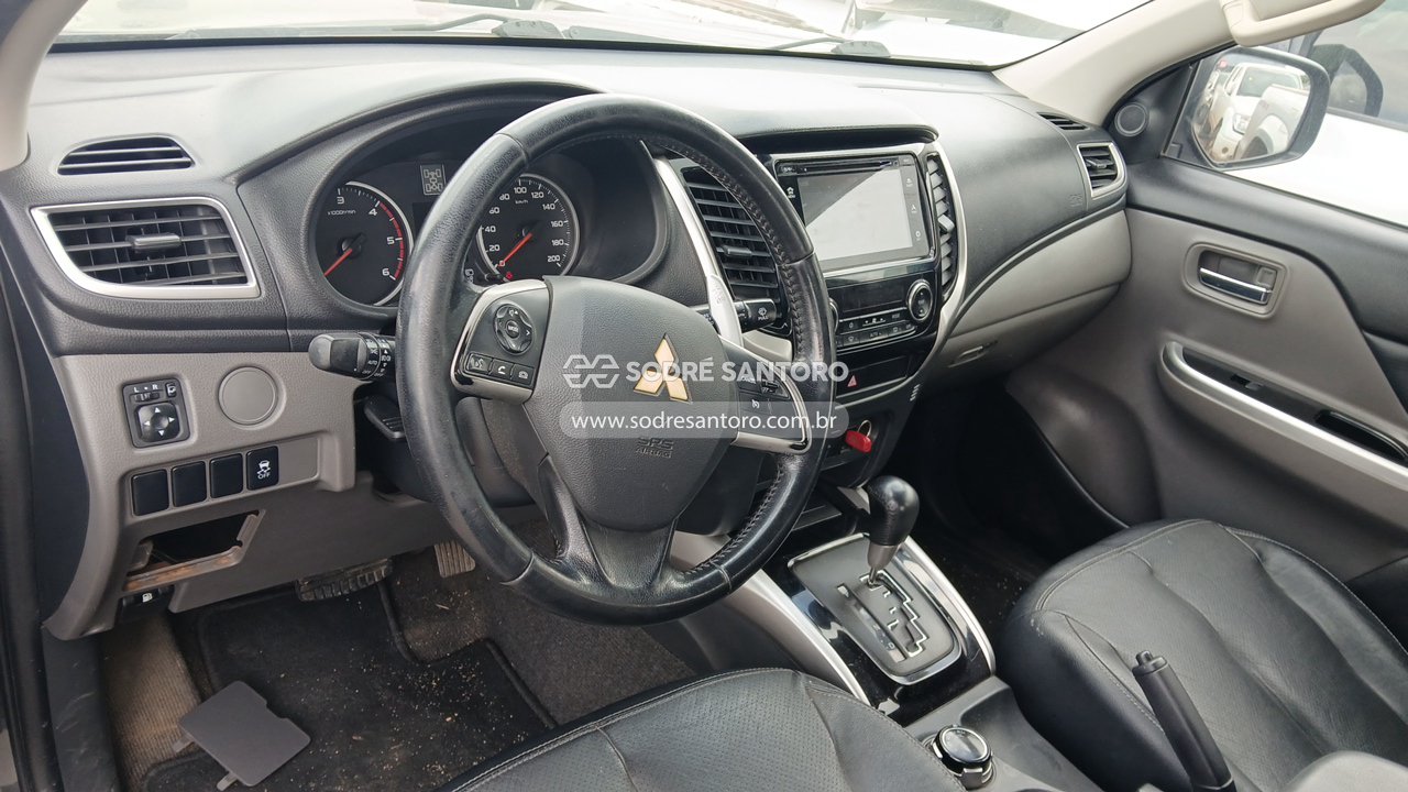 Foto 6 de 13: MITSUBISHI - TRITON SPORT HPE 2017/2018