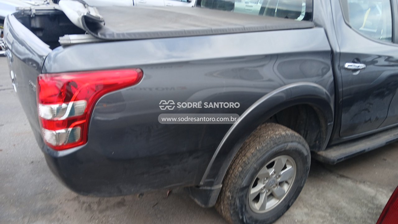 Foto 12 de 13: MITSUBISHI - TRITON SPORT HPE 2017/2018
