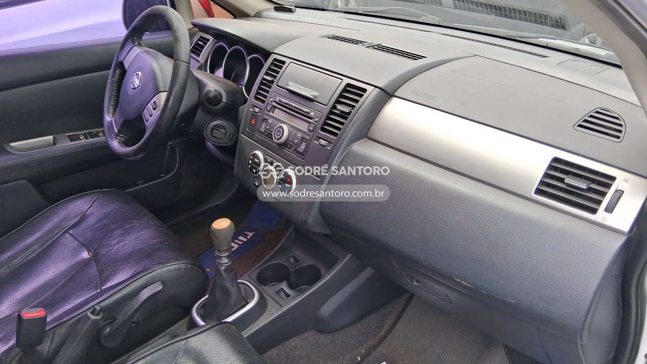 Foto 7 de 10: NISSAN - TIIDA FLEX 2011/2012