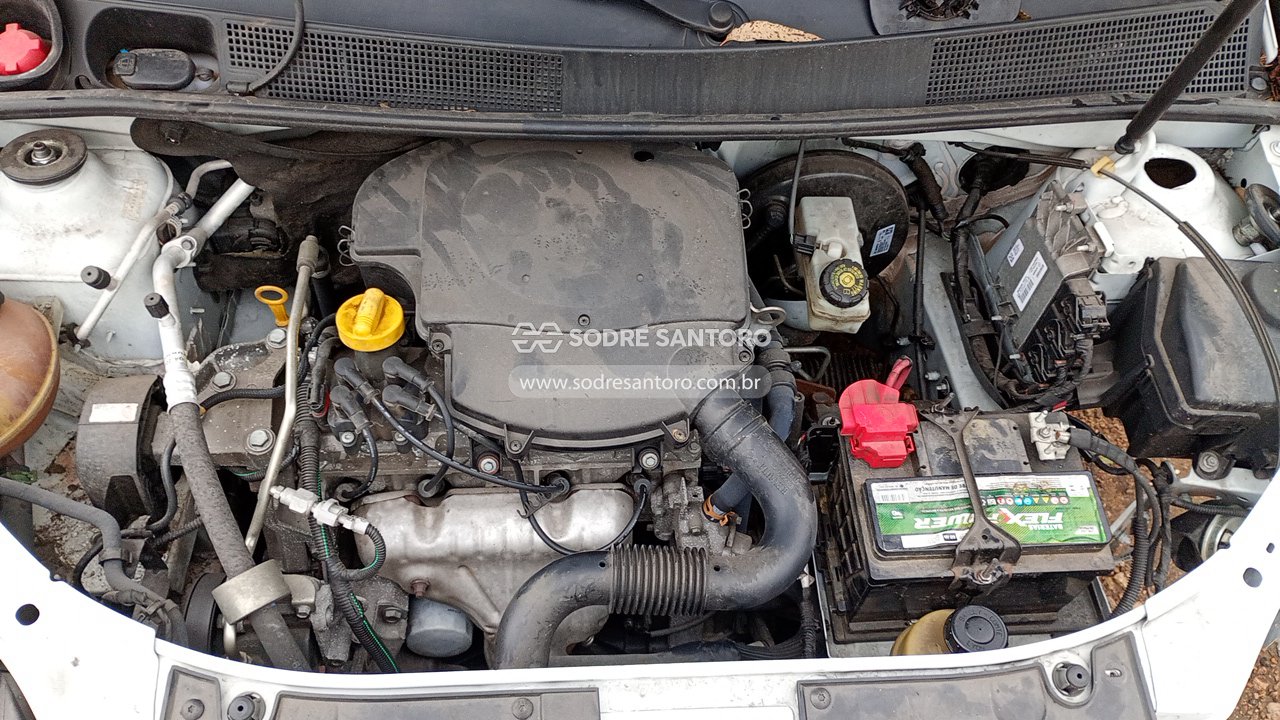 Renault Logan Dyna 16 M - 2014/2015 — foto 5 de 12