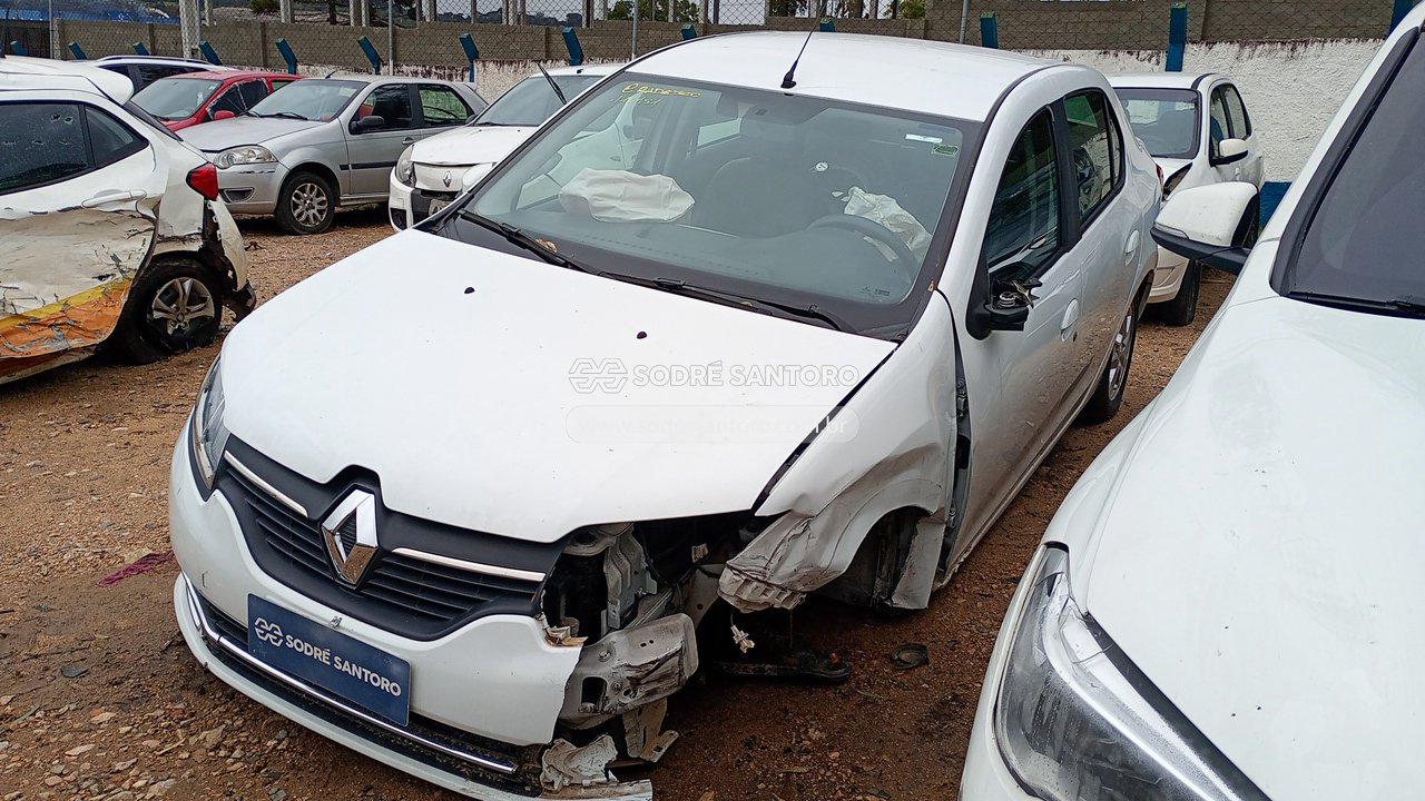 Renault Logan Dyna 16 M - 2014/2015 — foto 3 de 12