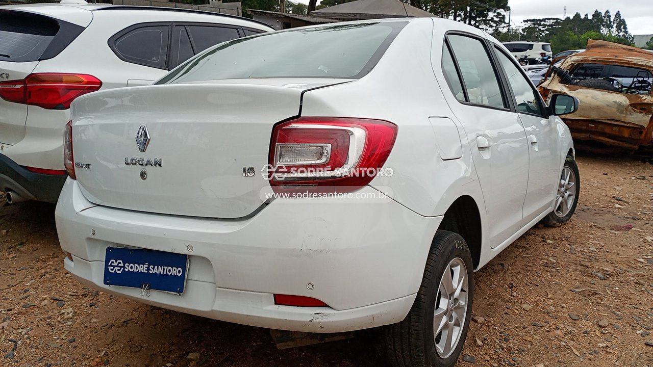 Renault Logan Dyna 16 M - 2014/2015 — foto 4 de 12
